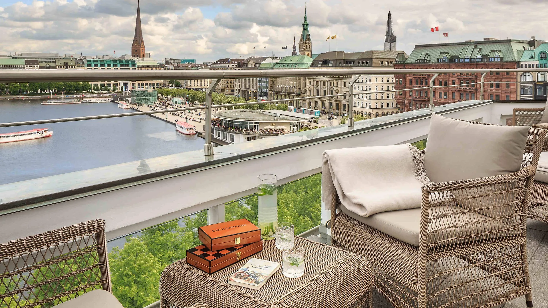 *****  Fairmont Hotel Vier Jahreszeiten Hamburg Germany