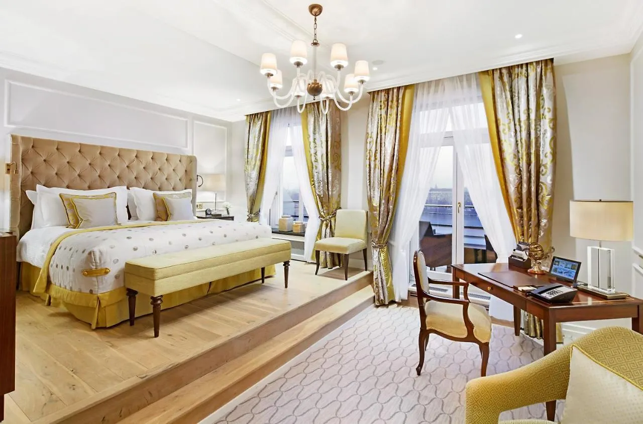 Fairmont Hotel Vier Jahreszeiten Hamburg 5*,