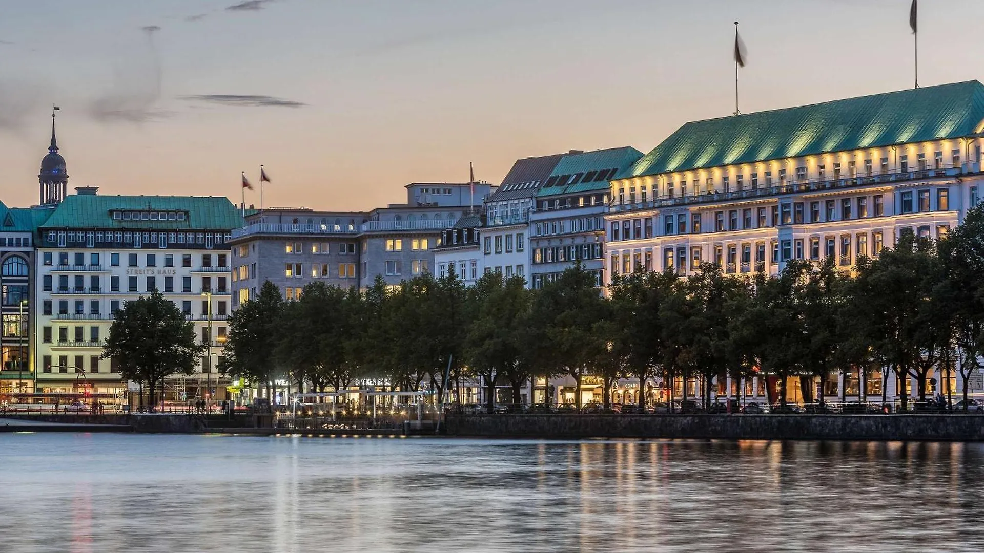 Fairmont Hotel Vier Jahreszeiten location